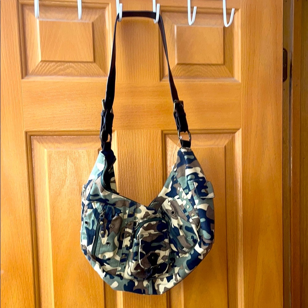 Brand New Urban Outfitters Camouflage Shoulder Bag🔥